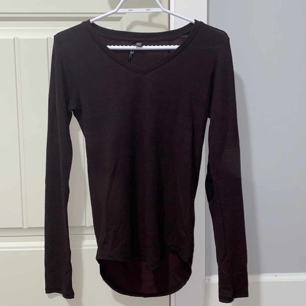 Deep burgundy long sleep top!